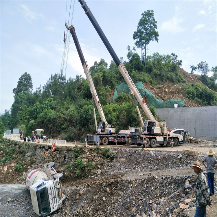晴隆汽车掉沟里叫吊车救援要多少钱